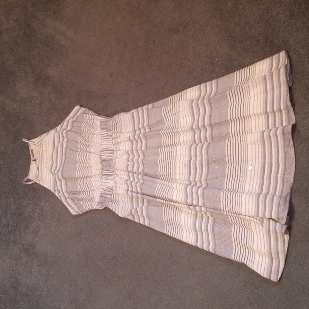 Dress with lots of features!